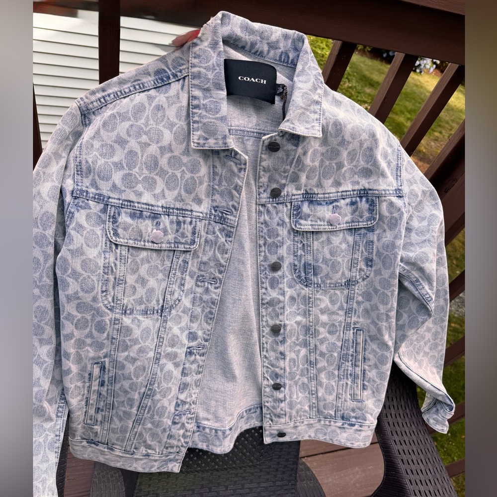 COACH.  DENIM JACKET. BRAND NEW. SiZE Medium.